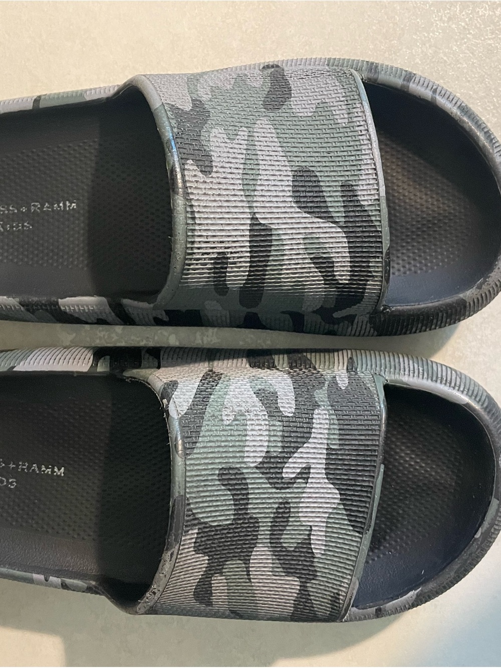 Kids Camo Slide Sandals - Gray/Black